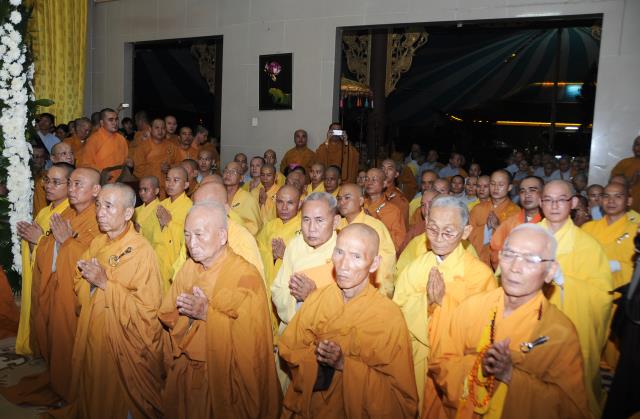 Chùm ảnh: Lễ nhập kim quan và phát tang ĐLHT Thích Trí Tịnh