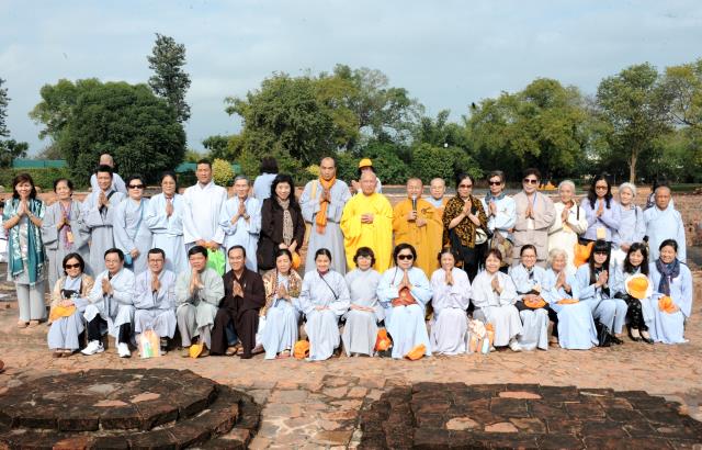 Đoàn Phật tử Hoa Kỳ, Cananda và Việt Nam hành hương đất Phật