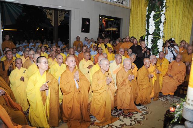 Chùm ảnh: Lễ nhập kim quan và phát tang ĐLHT Thích Trí Tịnh