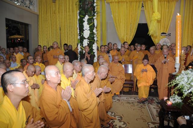 Chùm ảnh: Lễ nhập kim quan và phát tang ĐLHT Thích Trí Tịnh