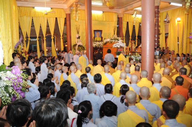 Chùm ảnh: Lễ nhập kim quan và phát tang ĐLHT Thích Trí Tịnh