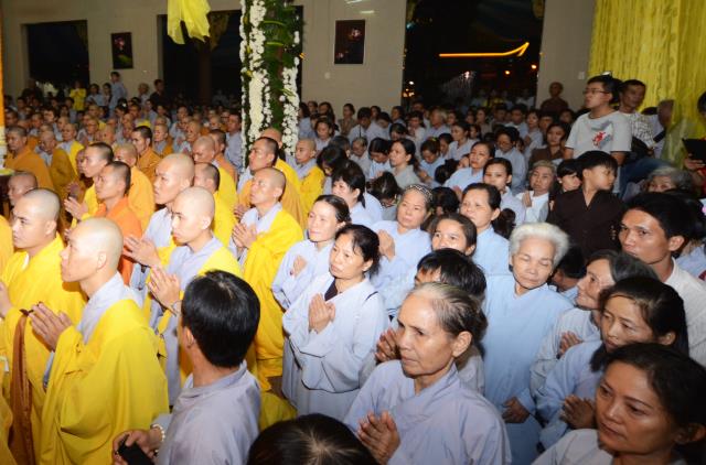 Chùm ảnh: Lễ nhập kim quan và phát tang ĐLHT Thích Trí Tịnh