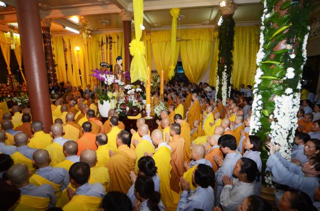 Chùm ảnh: Lễ nhập kim quan và phát tang ĐLHT Thích Trí Tịnh