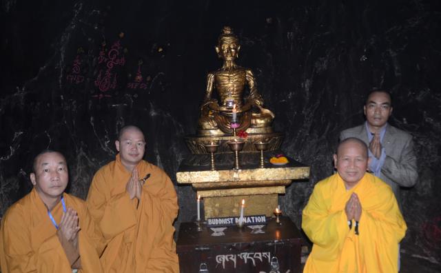 Đoàn Phật tử Hoa Kỳ, Cananda và Việt Nam hành hương đất Phật