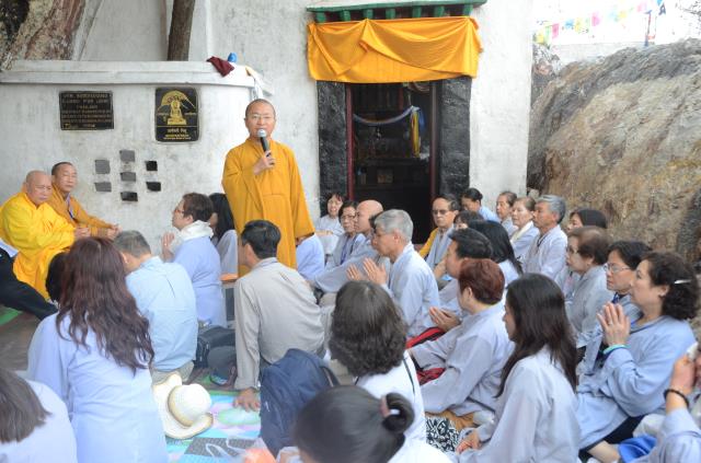 Đoàn Phật tử Hoa Kỳ, Cananda và Việt Nam hành hương đất Phật