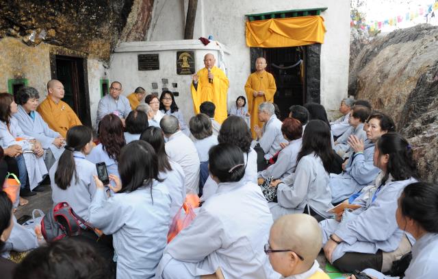 Đoàn Phật tử Hoa Kỳ, Cananda và Việt Nam hành hương đất Phật
