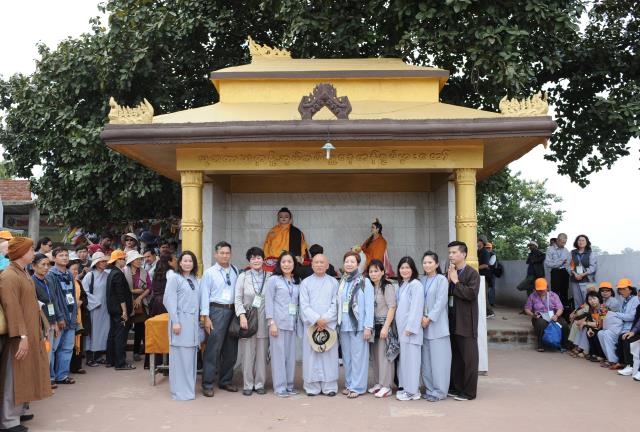 Đoàn Phật tử Hoa Kỳ, Cananda và Việt Nam hành hương đất Phật