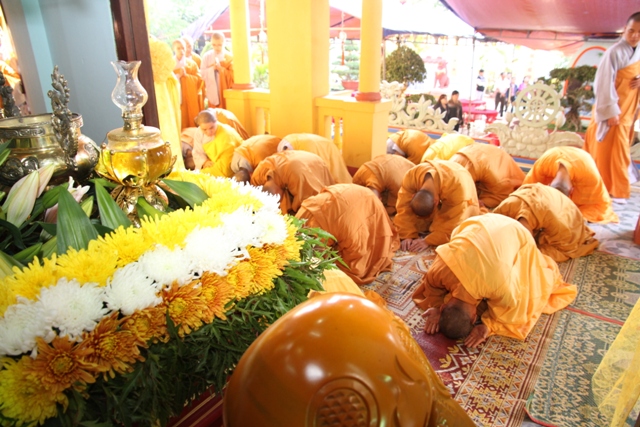 Hỉnh ảnh Lễ nhập kim quang cố Hòa Thượng Thích Đổng Quang