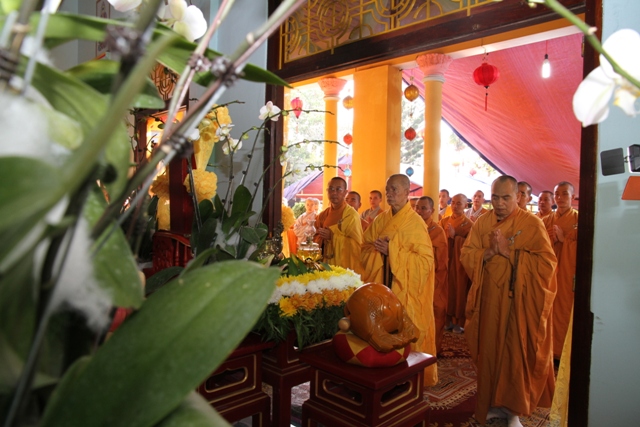 Hỉnh ảnh Lễ nhập kim quang cố Hòa Thượng Thích Đổng Quang