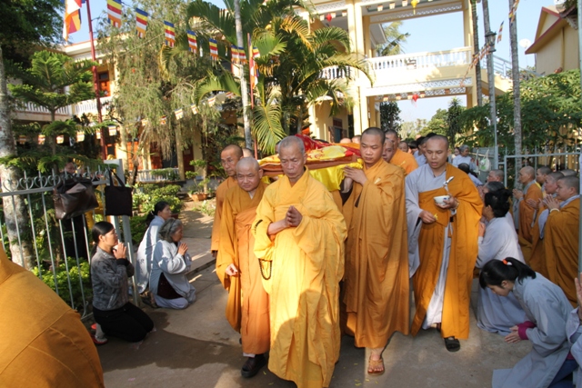 Hỉnh ảnh Lễ nhập kim quang cố Hòa Thượng Thích Đổng Quang