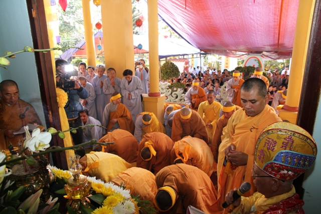 Hỉnh ảnh Lễ nhập kim quang cố Hòa Thượng Thích Đổng Quang