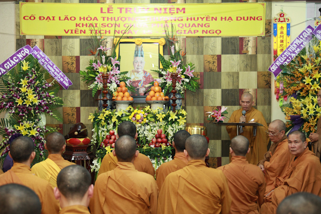 TP.HCM: Trang nghiêm Truy niệm cố Đại lão HT.Thích Huyền Dung
