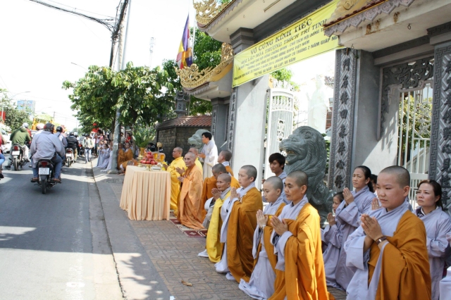Chùm ảnh: Phụng tống Di ảnh ĐLHT. Thích Trí Tịnh thăm viếng trụ sở TƯ GHPGVN - Văn phòng BTS GHPGVN Tp. HCM