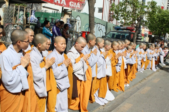 Chùm ảnh: Phụng tống Di ảnh ĐLHT. Thích Trí Tịnh thăm viếng trụ sở TƯ GHPGVN - Văn phòng BTS GHPGVN Tp. HCM
