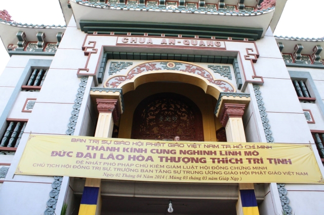 Chùm ảnh: Phụng tống Di ảnh ĐLHT. Thích Trí Tịnh thăm viếng trụ sở TƯ GHPGVN - Văn phòng BTS GHPGVN Tp. HCM