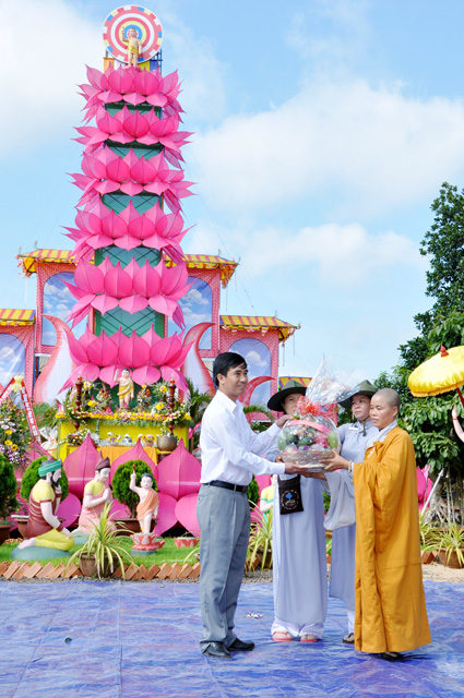 ĐĂKLĂC:HUYỆN KRÔNG-NĂNG TUẦN LỄ PHẬT ĐẢN