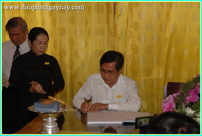 Chùm ảnh: Lãnh đạo Đảng, Nhà nước, Chính phủ viếng lễ tang ĐLHT. Thích Trí Tịnh