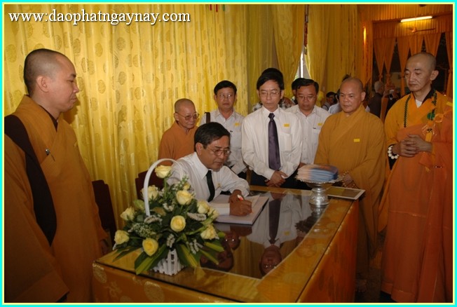 Chùm ảnh: Lãnh đạo Đảng, Nhà nước, Chính phủ viếng lễ tang ĐLHT. Thích Trí Tịnh