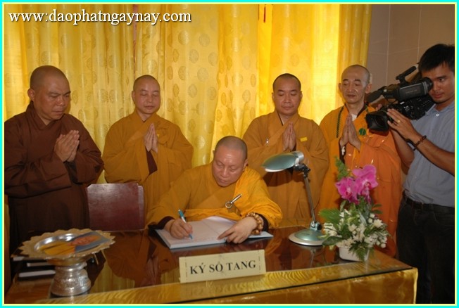 Chùm ảnh: Lãnh đạo Đảng, Nhà nước, Chính phủ viếng lễ tang ĐLHT. Thích Trí Tịnh
