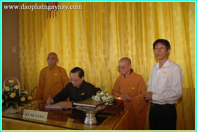Chùm ảnh: Lãnh đạo Đảng, Nhà nước, Chính phủ viếng lễ tang ĐLHT. Thích Trí Tịnh