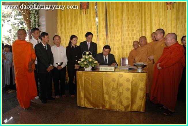 Chùm ảnh: Lãnh đạo Đảng, Nhà nước, Chính phủ viếng lễ tang ĐLHT. Thích Trí Tịnh