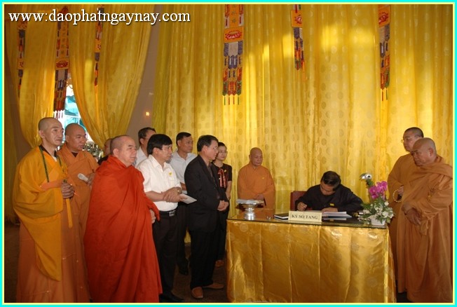 Chùm ảnh: Lãnh đạo Đảng, Nhà nước, Chính phủ viếng lễ tang ĐLHT. Thích Trí Tịnh