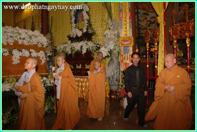 Chùm ảnh: Các phái đoàn viếng tang lễ ĐLHT. Thích Trí Tịnh ngày 30-03-2014