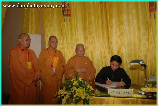 Chùm ảnh: Các phái đoàn viếng tang lễ ĐLHT. Thích Trí Tịnh ngày 30-03-2014