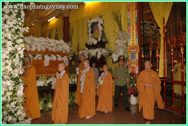 Chùm ảnh: Các phái đoàn viếng tang lễ ĐLHT. Thích Trí Tịnh ngày 30-03-2014