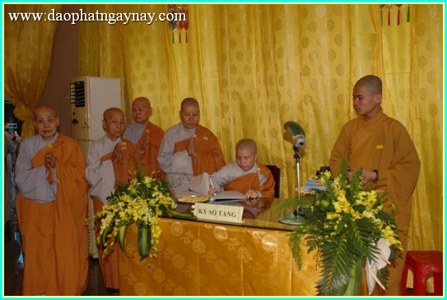 Chùm ảnh: Các phái đoàn viếng tang lễ ĐLHT. Thích Trí Tịnh ngày 30-03-2014