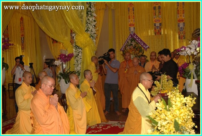 Chùm ảnh: Các phái đoàn viếng tang lễ ĐLHT. Thích Trí Tịnh ngày 30-03-2014