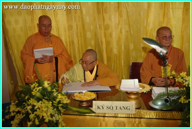 Chùm ảnh: Các phái đoàn viếng tang lễ ĐLHT. Thích Trí Tịnh ngày 30-03-2014