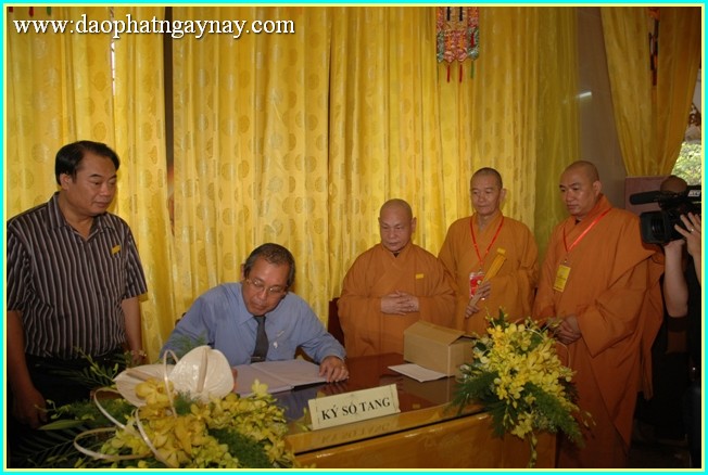 Chùm ảnh: Các phái đoàn viếng tang lễ ĐLHT. Thích Trí Tịnh ngày 30-03-2014