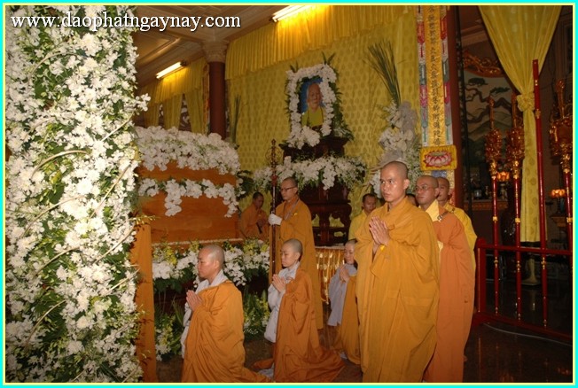 Chùm ảnh: Các phái đoàn viếng tang lễ ĐLHT. Thích Trí Tịnh ngày 30-03-2014