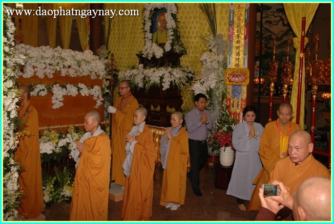 Chùm ảnh: Các phái đoàn viếng tang lễ ĐLHT. Thích Trí Tịnh ngày 30-03-2014