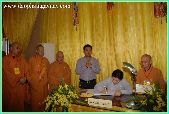 Chùm ảnh: Các phái đoàn viếng tang lễ ĐLHT. Thích Trí Tịnh ngày 30-03-2014