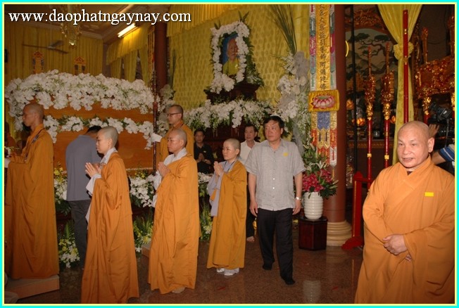 Chùm ảnh: Các phái đoàn viếng tang lễ ĐLHT. Thích Trí Tịnh ngày 30-03-2014