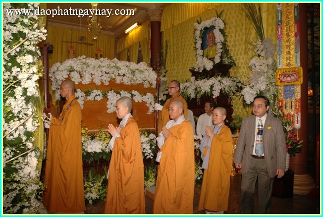 Chùm ảnh: Các phái đoàn viếng tang lễ ĐLHT. Thích Trí Tịnh ngày 30-03-2014