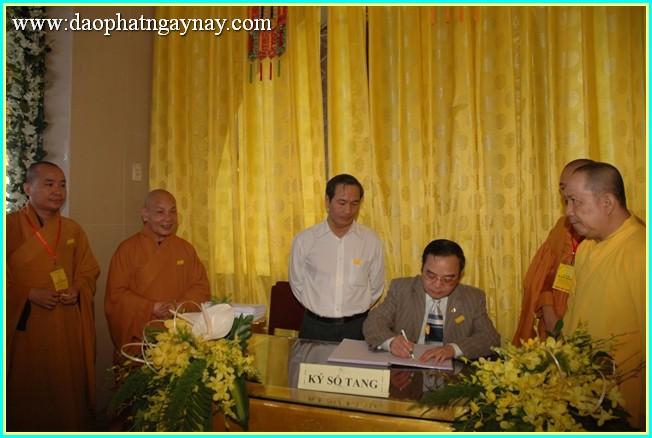 Chùm ảnh: Các phái đoàn viếng tang lễ ĐLHT. Thích Trí Tịnh ngày 30-03-2014