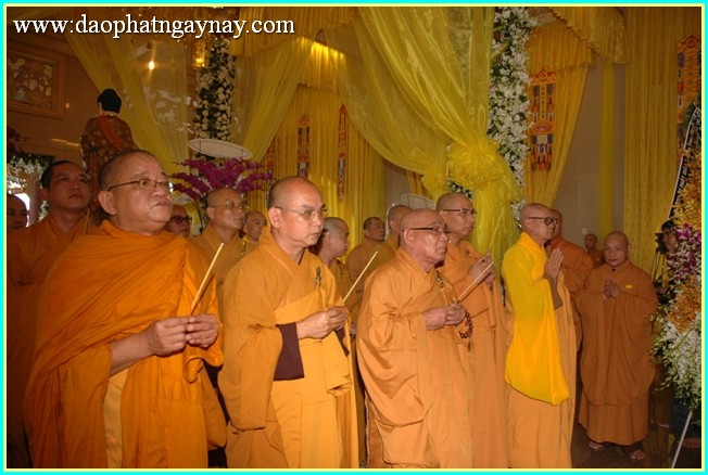 Chùm ảnh: Các phái đoàn viếng tang lễ ĐLHT. Thích Trí Tịnh ngày 30-03-2014