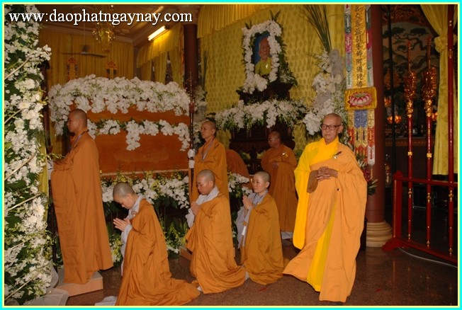 Chùm ảnh: Các phái đoàn viếng tang lễ ĐLHT. Thích Trí Tịnh ngày 30-03-2014
