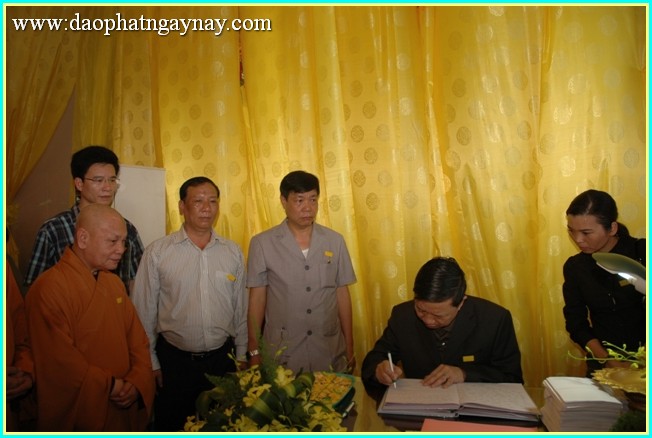 Chùm ảnh: Các phái đoàn viếng tang lễ ĐLHT. Thích Trí Tịnh ngày 30-03-2014