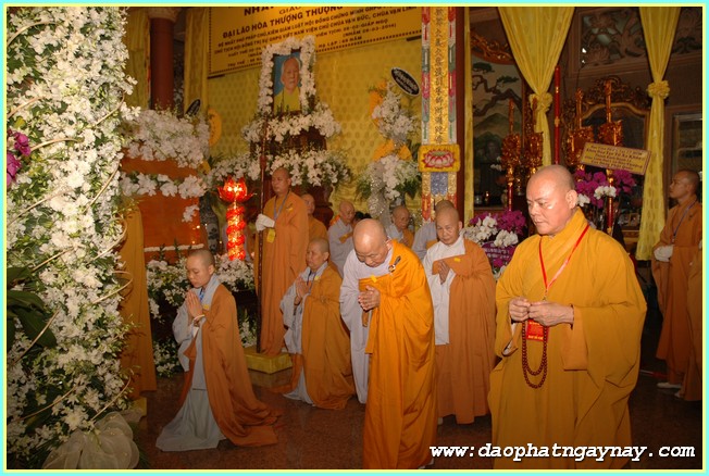 Chùm ảnh: Các phái đoàn viếng Giác linh ĐLHT. Thích Trí Tịnh buổi sáng ngày 01-04-2014