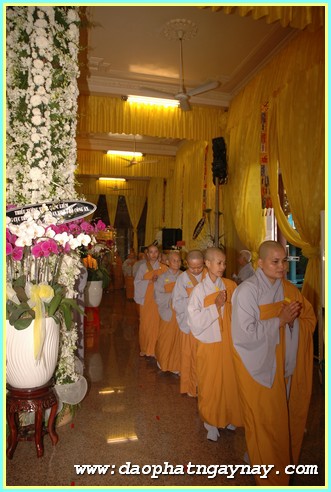 Chùm ảnh: Các phái đoàn viếng Giác linh ĐLHT. Thích Trí Tịnh buổi sáng ngày 01-04-2014