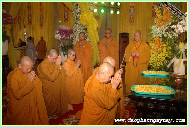 Chùm ảnh: Các phái đoàn viếng Giác linh ĐLHT. Thích Trí Tịnh buổi sáng ngày 01-04-2014