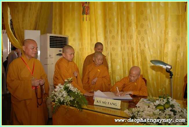 Chùm ảnh: Các phái đoàn viếng Giác linh ĐLHT. Thích Trí Tịnh buổi sáng ngày 01-04-2014