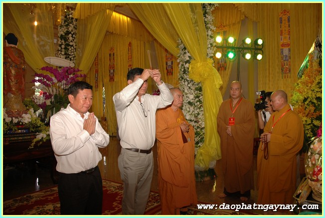 Chùm ảnh: Các phái đoàn viếng Giác linh ĐLHT. Thích Trí Tịnh buổi sáng ngày 01-04-2014
