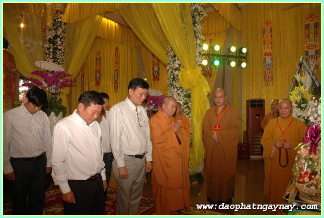Chùm ảnh: Các phái đoàn viếng Giác linh ĐLHT. Thích Trí Tịnh buổi sáng ngày 01-04-2014