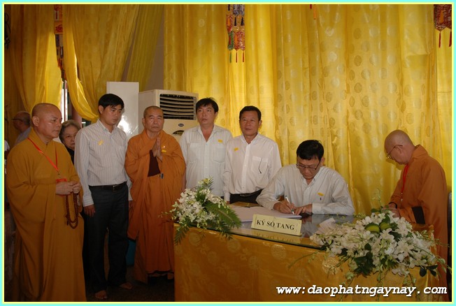 Chùm ảnh: Các phái đoàn viếng Giác linh ĐLHT. Thích Trí Tịnh buổi sáng ngày 01-04-2014