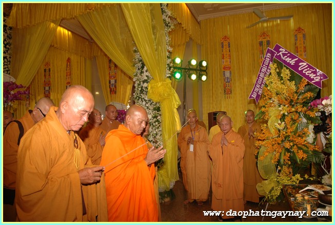 Chùm ảnh: Các phái đoàn viếng Giác linh ĐLHT. Thích Trí Tịnh buổi sáng ngày 01-04-2014